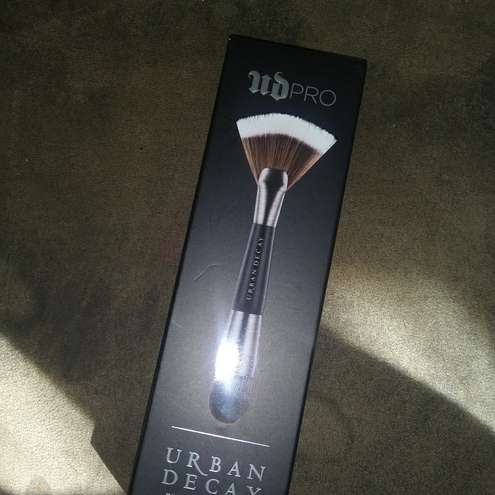 UD Contour brush